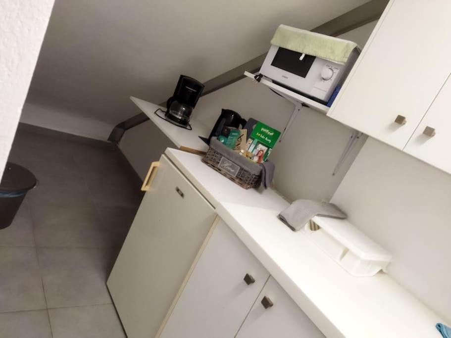 Cozy Apartment Near To The Airport Kouvarás Buitenkant foto
