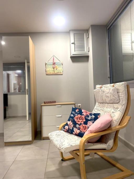 Cozy Apartment Near To The Airport Kouvarás Buitenkant foto